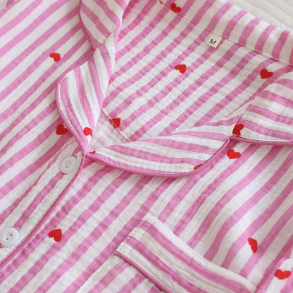 Pyjama-Set aus Baumwollgaze mit Streifen und Herzmuster - image 9