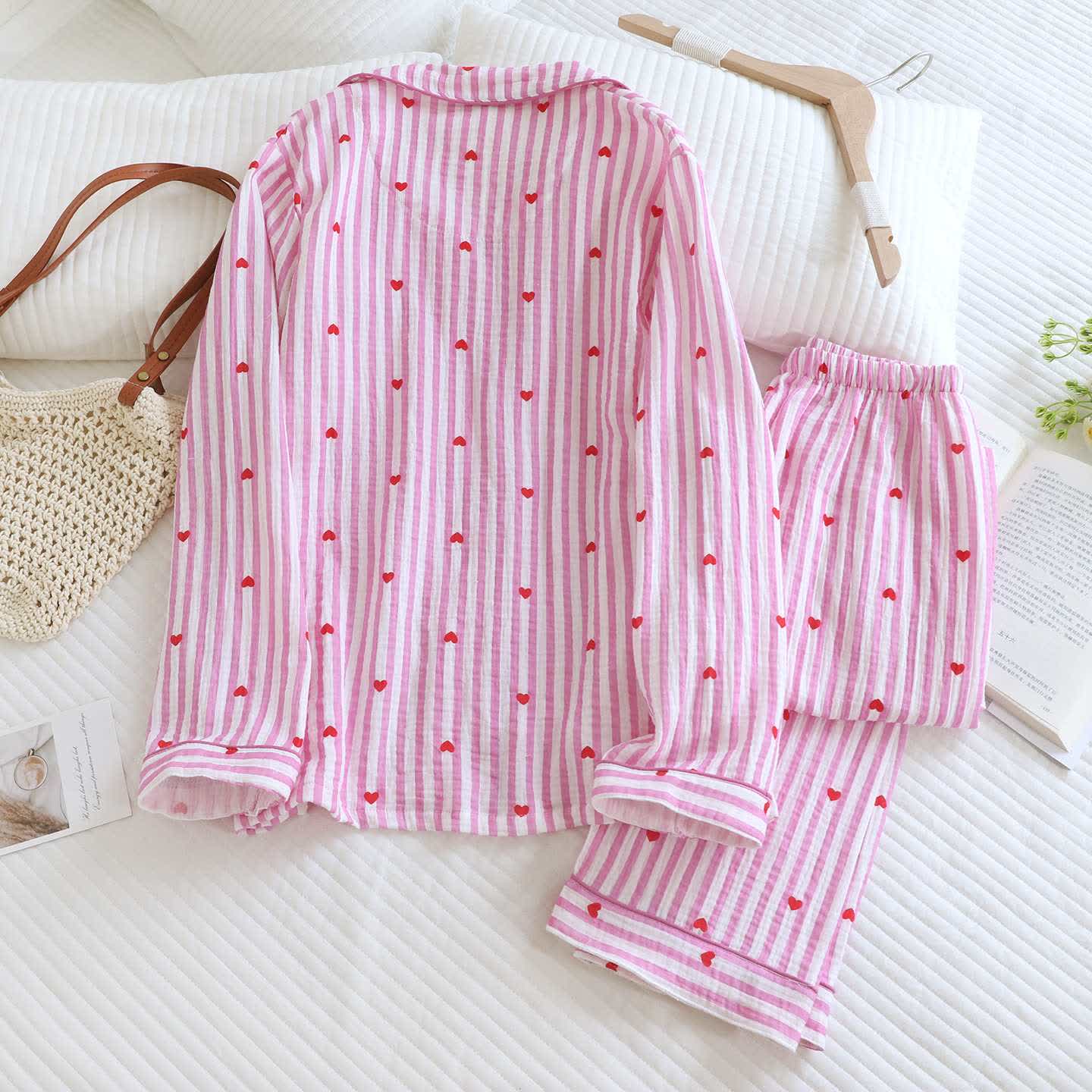 Pyjama-Set aus Baumwollgaze mit Streifen und Herzmuster - image 6