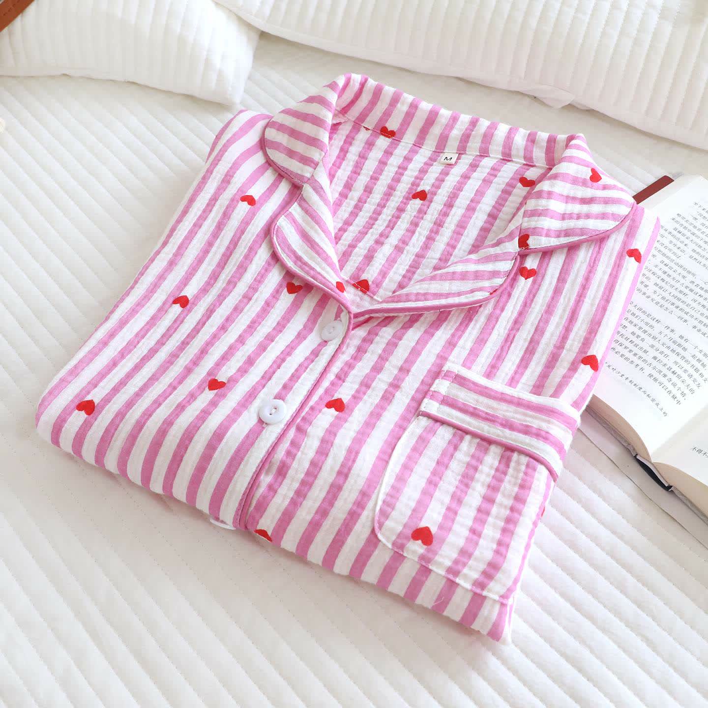 Pyjama-Set aus Baumwollgaze mit Streifen und Herzmuster - image 7