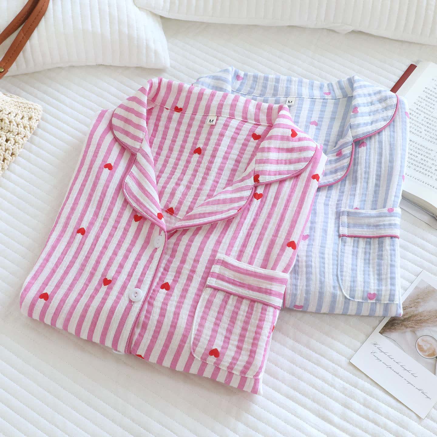 Pyjama-Set aus Baumwollgaze mit Streifen und Herzmuster - image 2