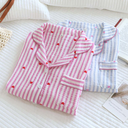 Pyjama-Set aus Baumwollgaze mit Streifen und Herzmuster - image 2