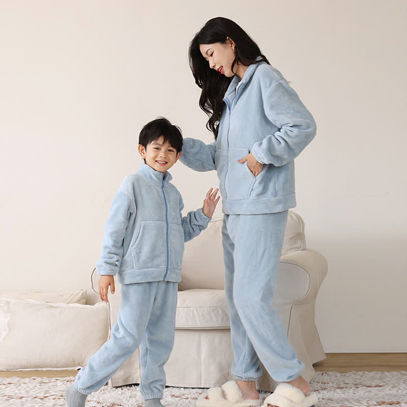 Warmer Kinderpyjama-Satz in Unifarbe mit Reißverschluss - image 2
