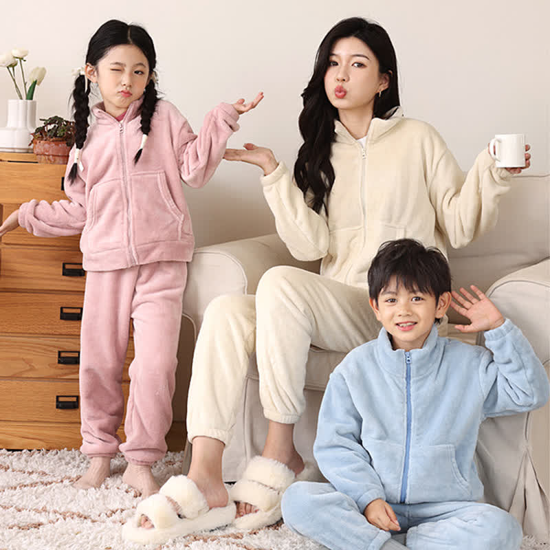 Warmer Kinderpyjama-Satz in Unifarbe mit Reißverschluss - image 0