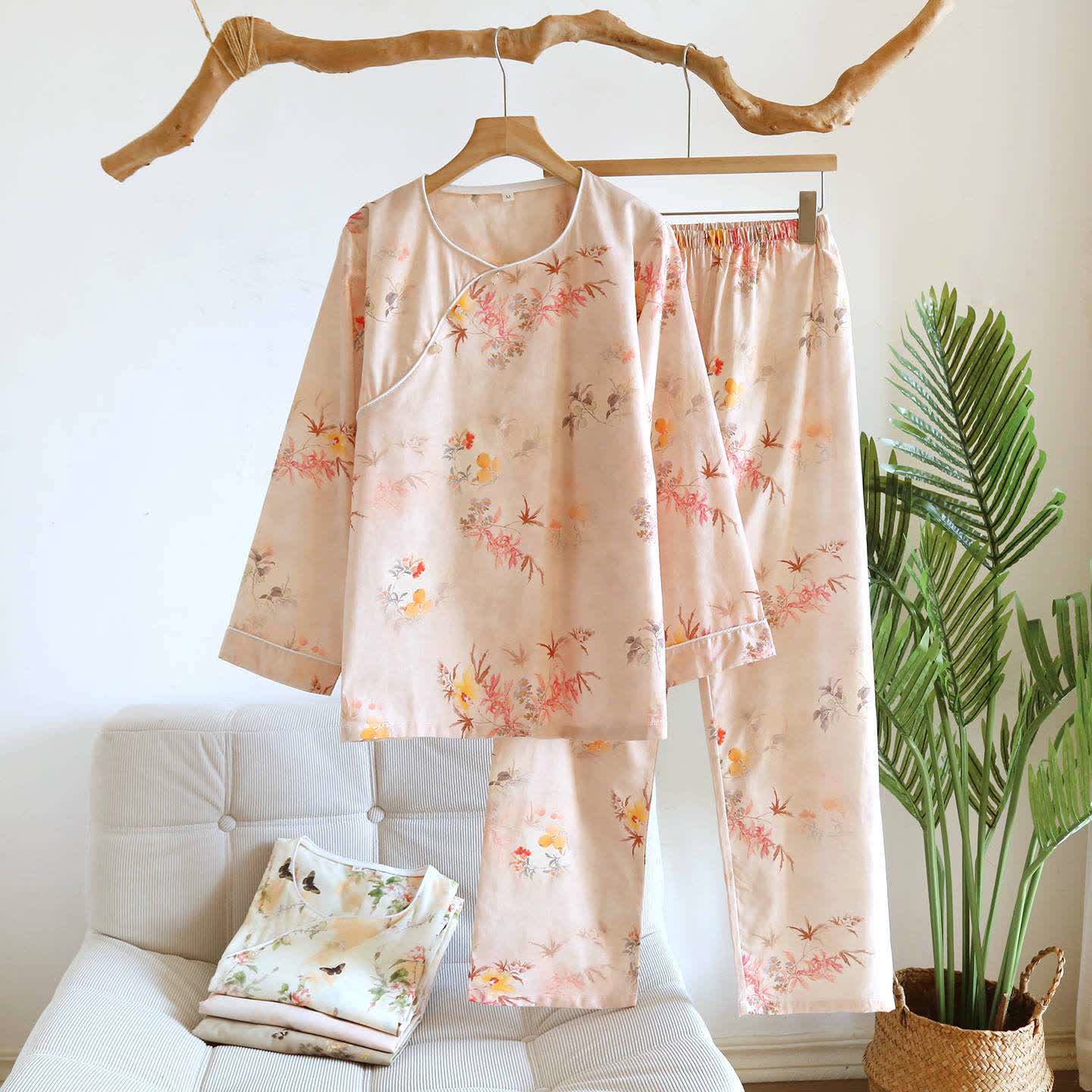 Orientalisches Loungewear-Set aus Baumwolle mit rosa Blättern - image 1