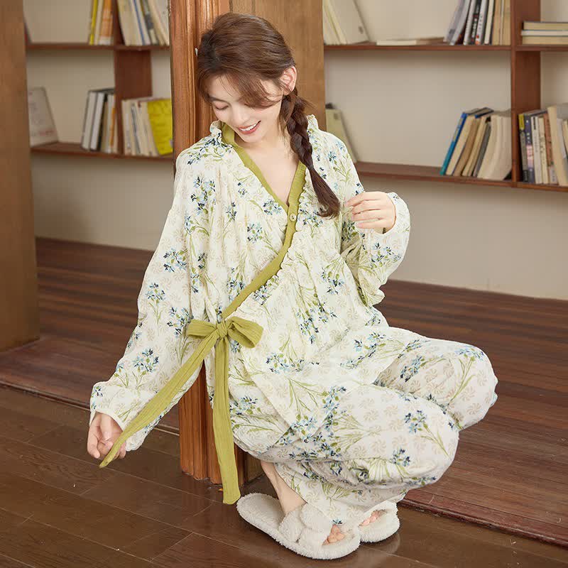 Loungewear-Set mit Rüschenkragen und frischem Blumenmuster - image 2