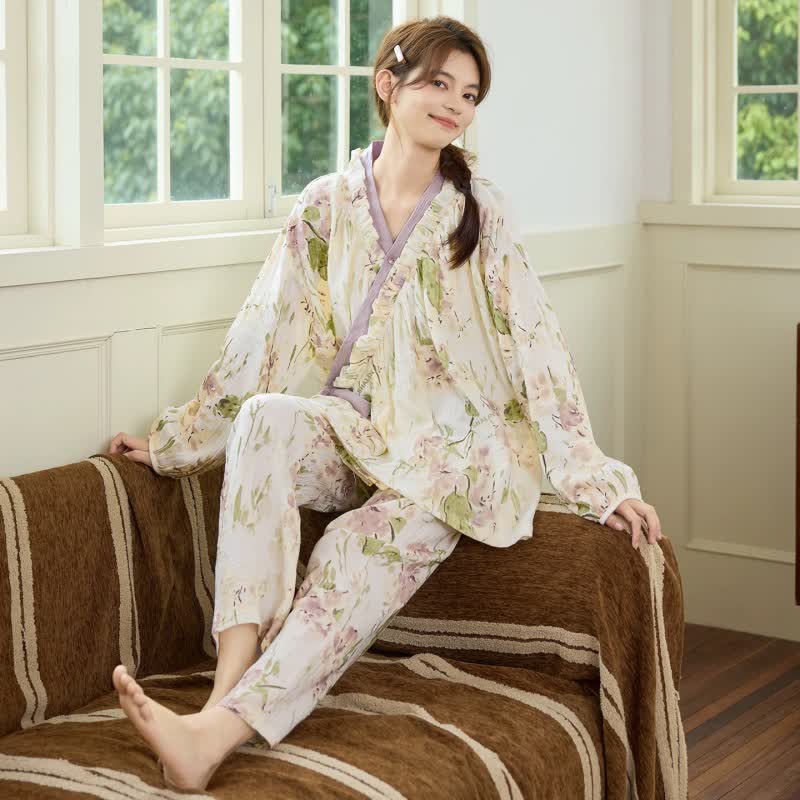 Elegantes Loungewear-Set mit Rüschenkragen und Blumenmuster - image 1