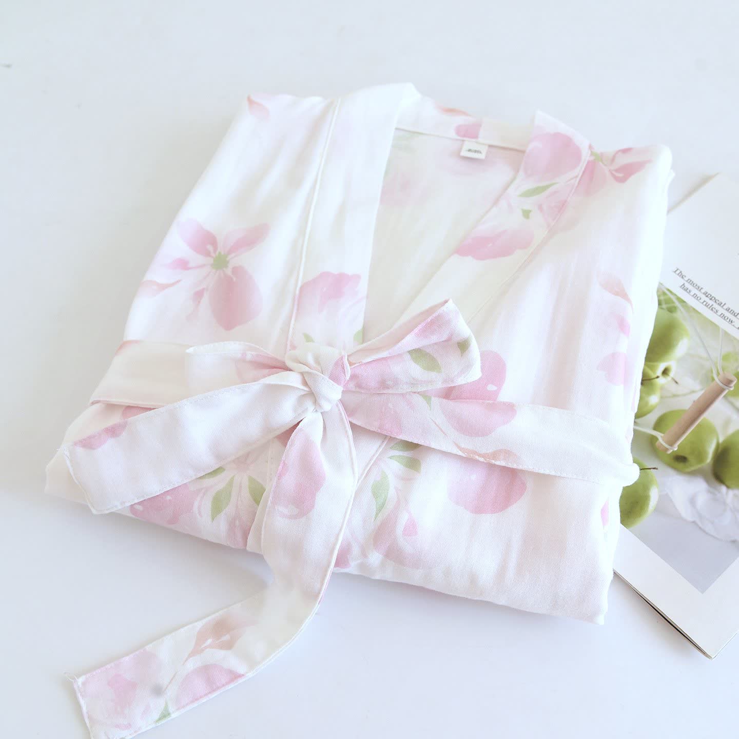 Kimono-Bademantel aus Baumwollgaze mit Kirschblütenmuster - image 2