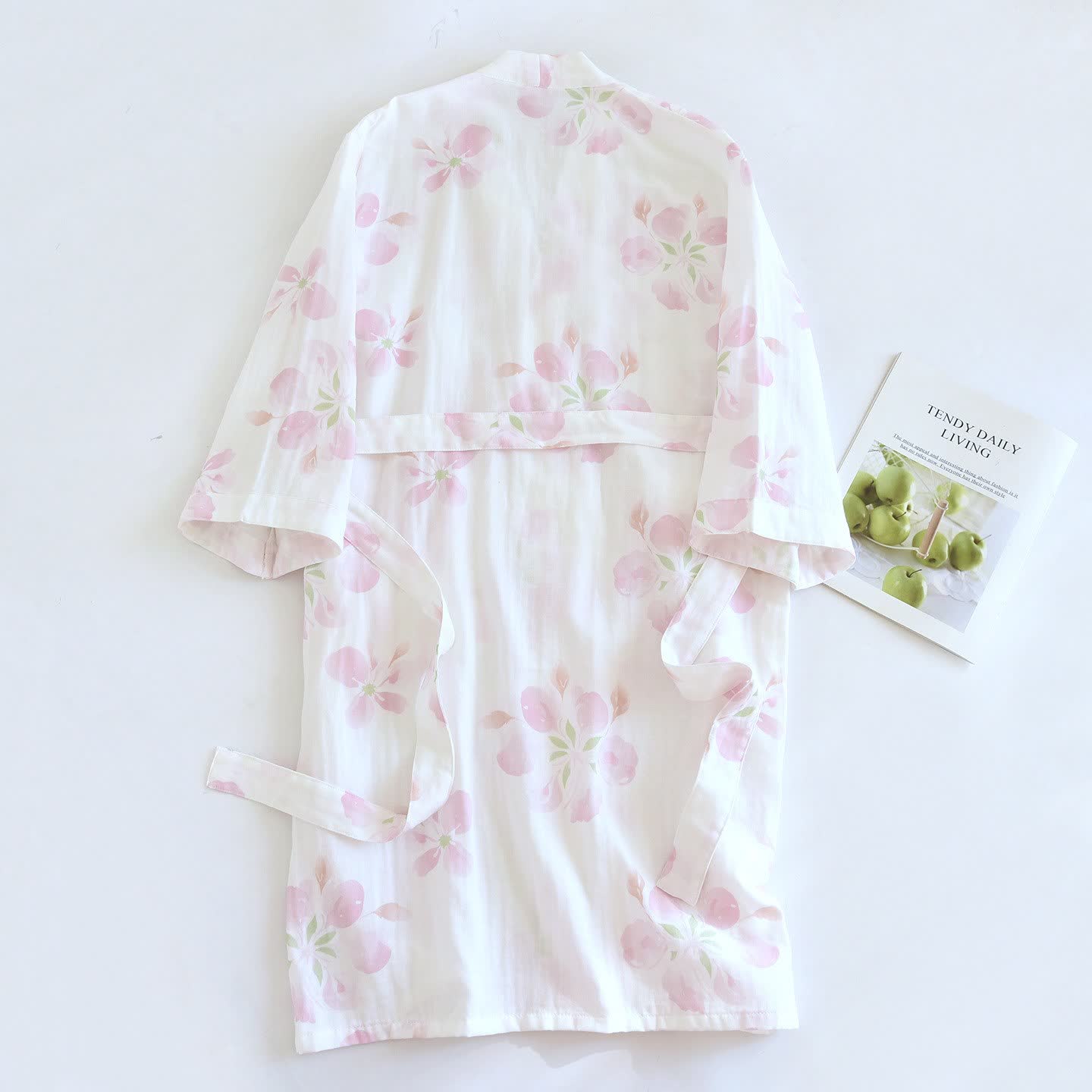 Kimono-Bademantel aus Baumwollgaze mit Kirschblütenmuster - image 4