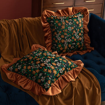 Retro-Kissen mit Blumen- und Blättermuster und Rüschen - image 1