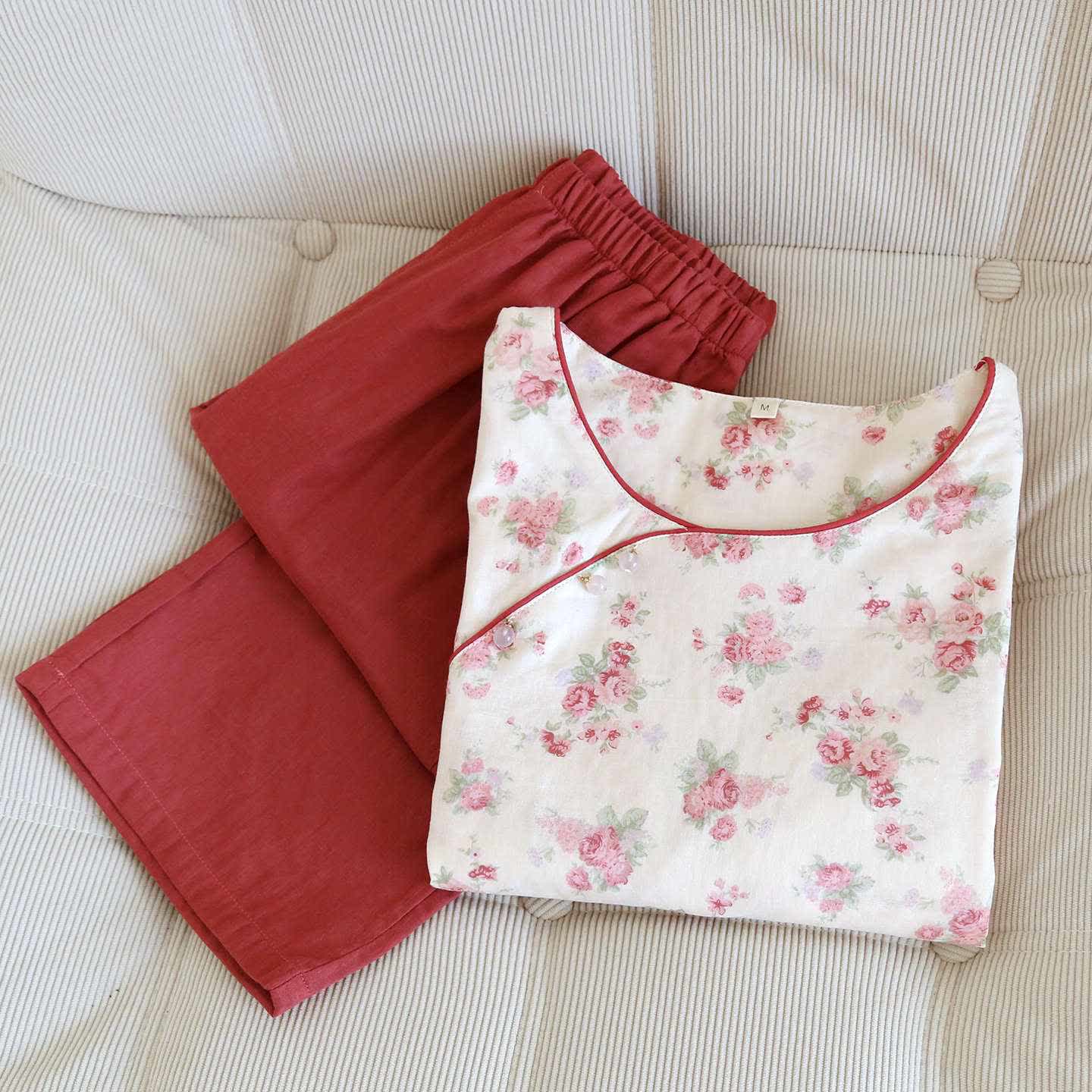 Romantischer Rosen-Pyjama aus Baumwollgaze - image 1