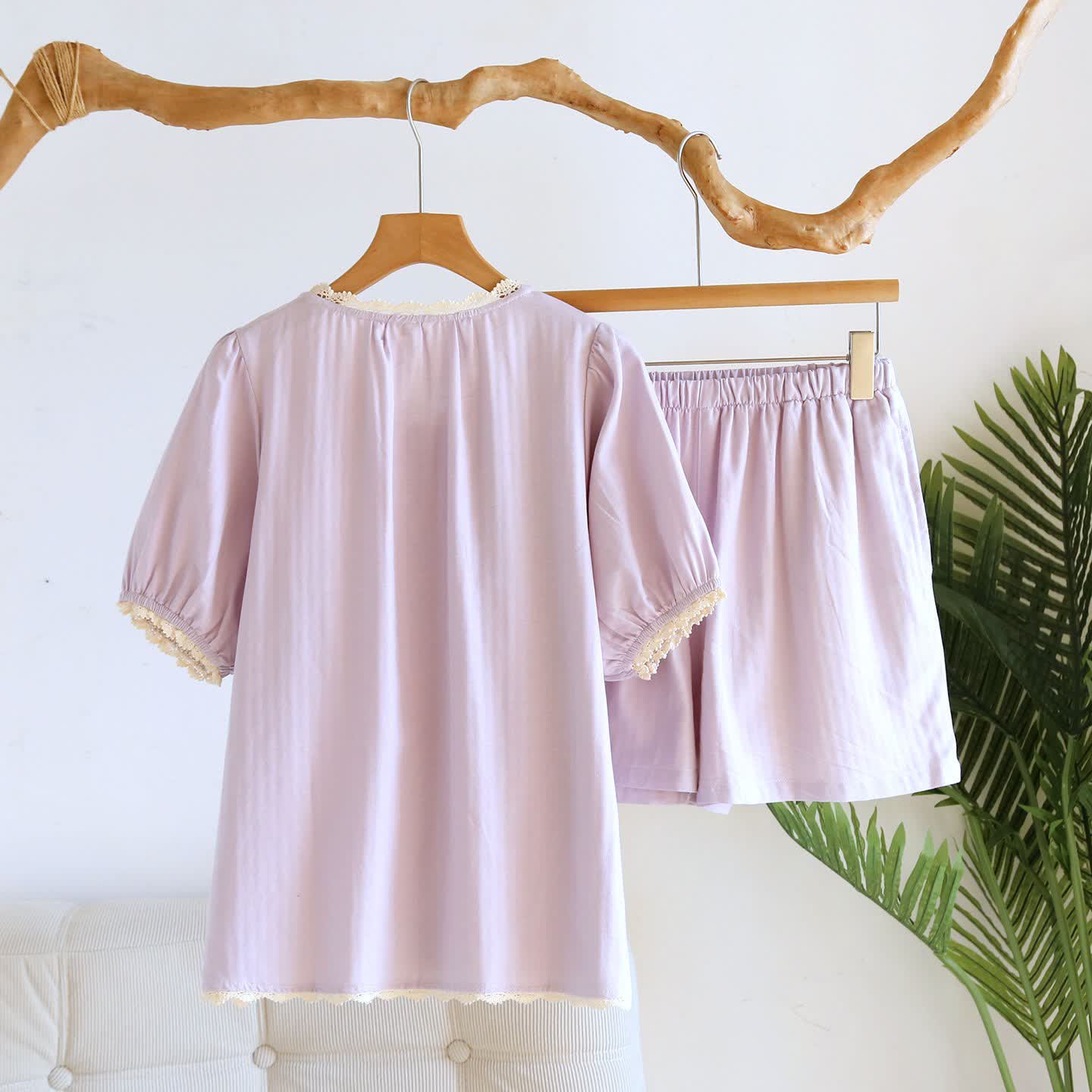 Kurzes Pyjama-Set in Unifarbe mit Spitzenbesatz - image 6