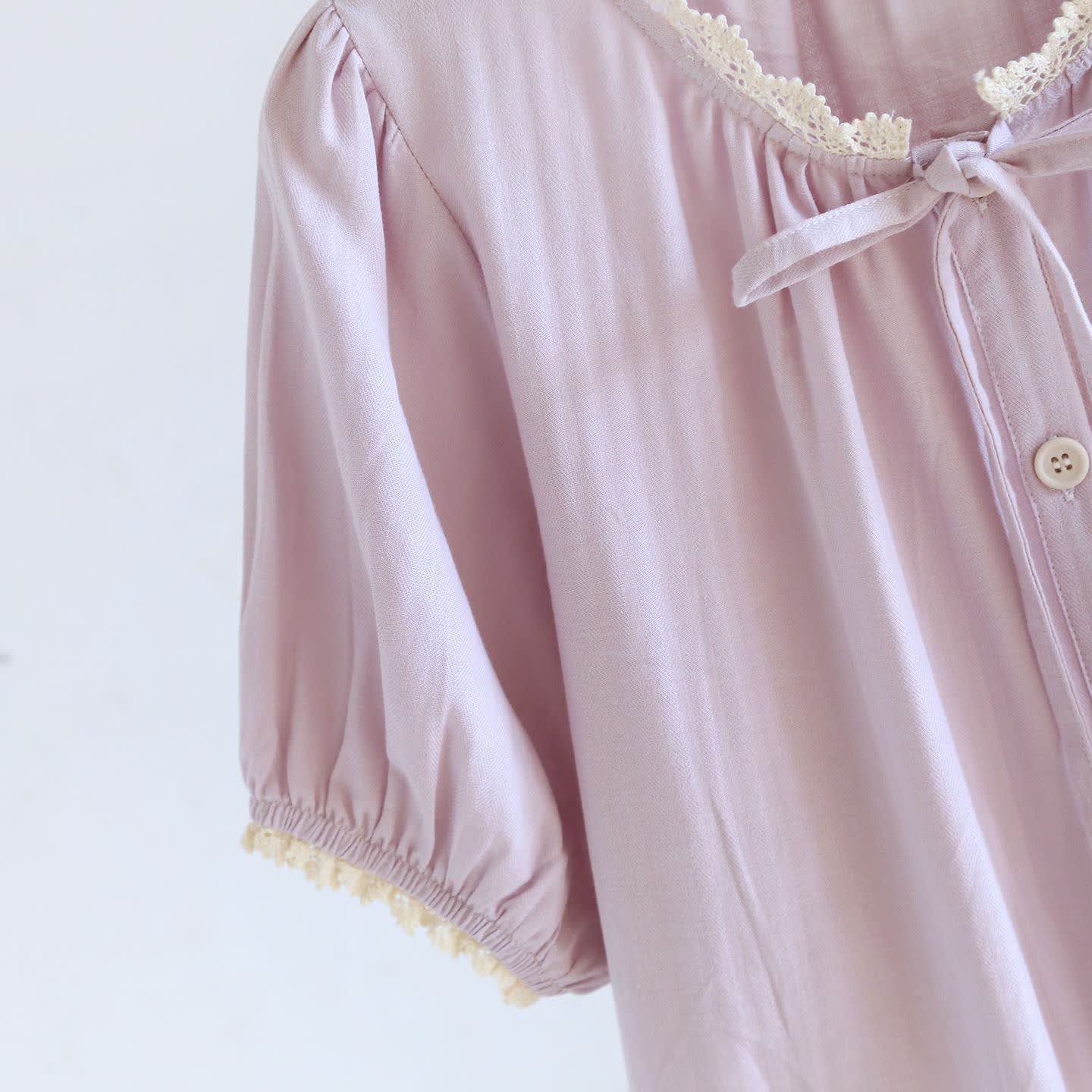 Kurzes Pyjama-Set in Unifarbe mit Spitzenbesatz - image 10