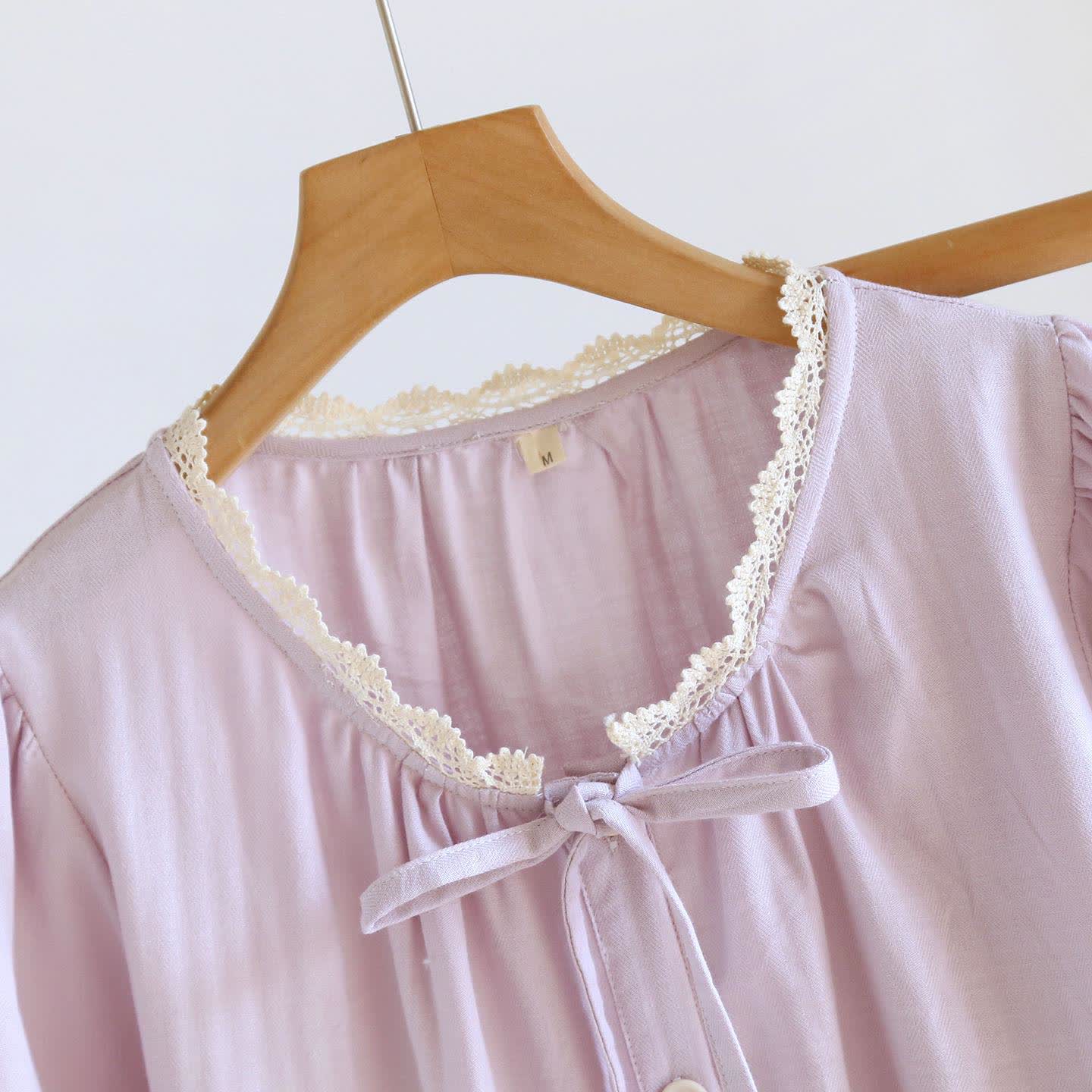 Kurzes Pyjama-Set in Unifarbe mit Spitzenbesatz - image 7
