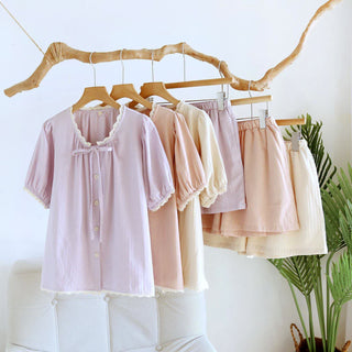 Kurzes Pyjama-Set in Unifarbe mit Spitzenbesatz - image 0
