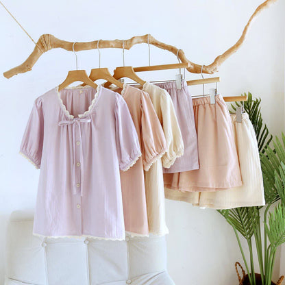 Kurzes Pyjama-Set in Unifarbe mit Spitzenbesatz - image 0