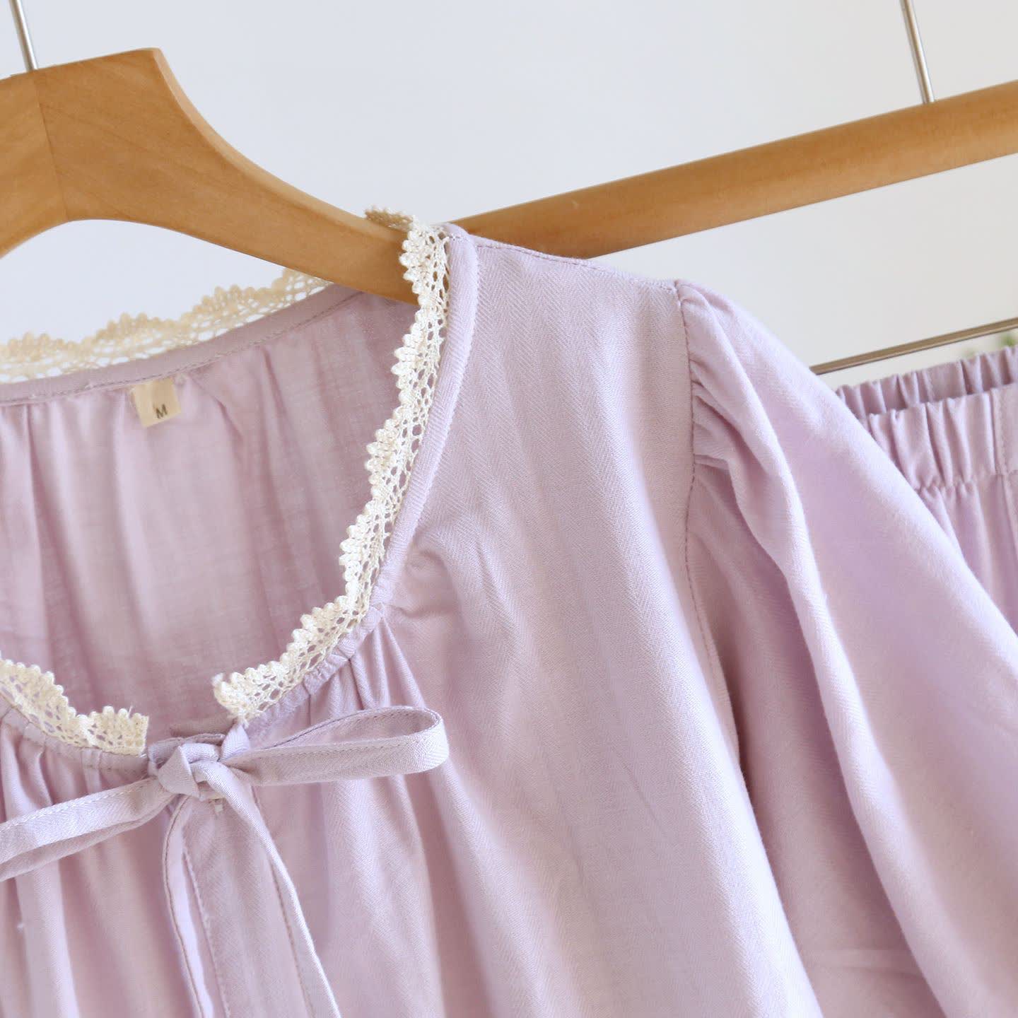 Kurzes Pyjama-Set in Unifarbe mit Spitzenbesatz - image 8