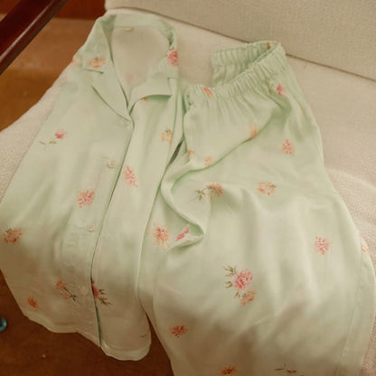 Frisches grünes Pyjama-Set mit Blumenmuster - image 11
