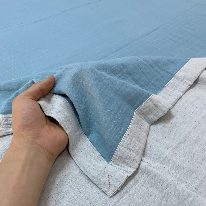 Tagesdecke aus Baumwolldoppelgaze mit dezentem Punktmuster - Blau & Weiß - 2 Kissenbezüge - 48cm x 74cm - image 4