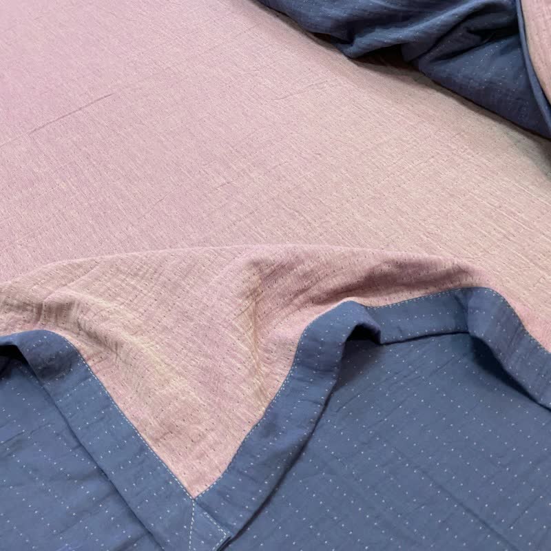 Tagesdecke aus Baumwolldoppelgaze mit dezentem Punktmuster - Rosa & Lila - 2 Kissenbezüge - 48cm x 74cm - image 1