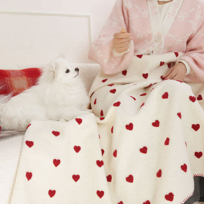 Herzförmige Kuscheldecke mit Pompons - image 4