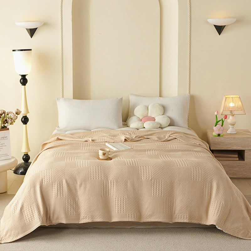 Einfarbige, dezent strukturierte Baumwolldecke - image 2