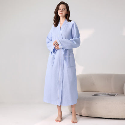 Minimalistischer Bademantel aus Baumwolle mit Waffelstruktur - Hellblau - XL - image 10