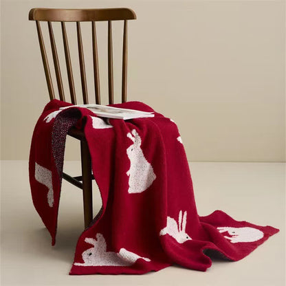 Strickdecke im nordischen Stil mit Kaninchenmotiv - image 2