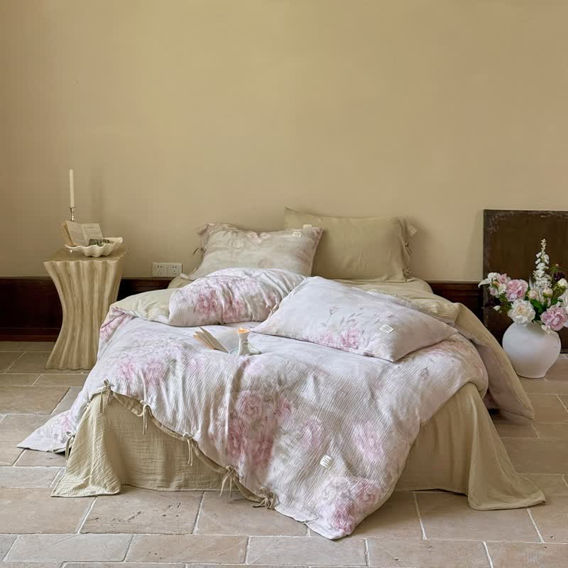 Elegantes Bettwäsche-Set mit Pfingstrosenmuster und Bindebändern aus Baumwolle (4-teilig) - Rosa & Grün - 220cm x 240cm - image 0