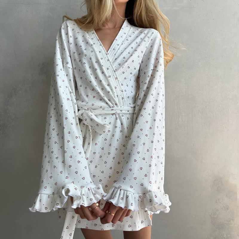 Kurzer Kimono-Bademantel mit Herzmuster, langen Ärmeln - image 3