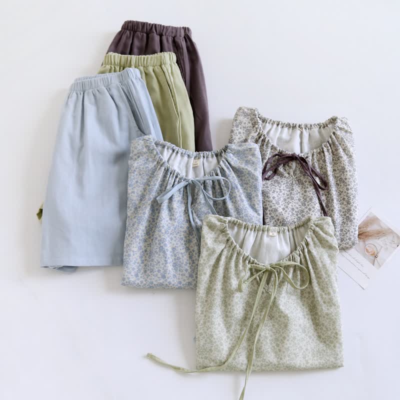 Pyjama-Set aus Baumwoll-Tanktop und Shorts mit kleinem Blumenmuster - image 1