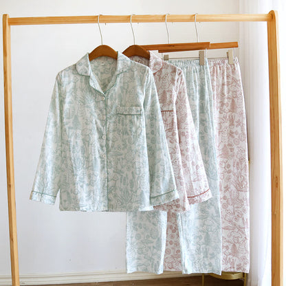 Pyjama aus Baumwollgaze mit Dschungelpilz- und Hasenmuster - image 0