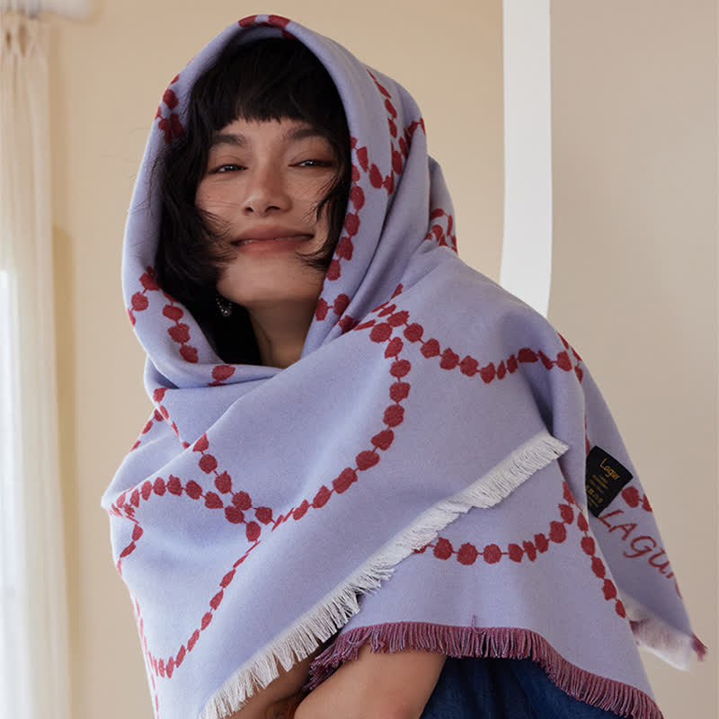 Wendbare Kuscheldecke mit Kreismuster und Quasten - image 10