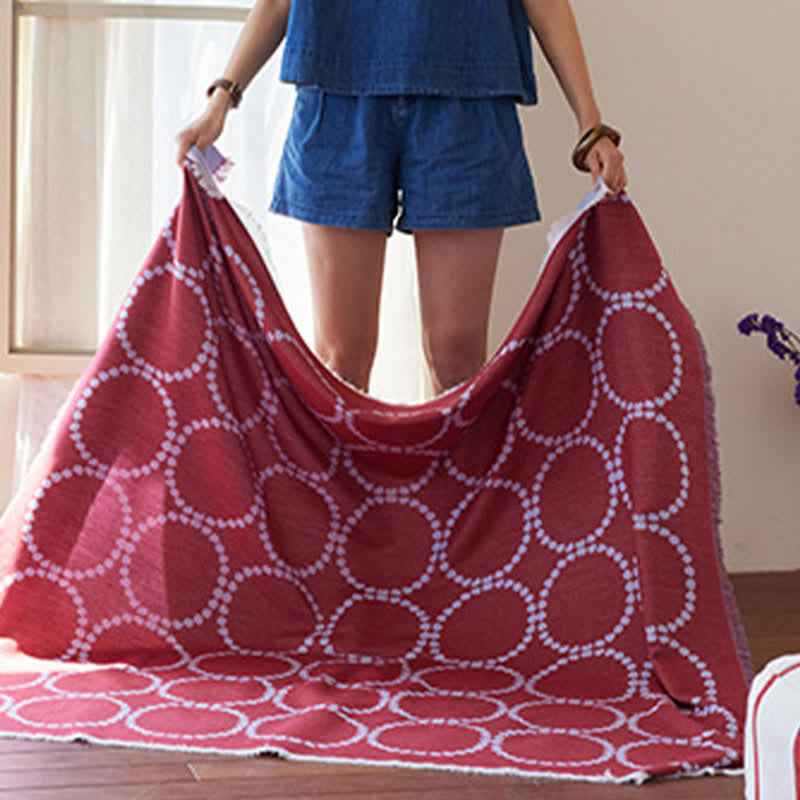 Wendbare Kuscheldecke mit Kreismuster und Quasten - image 4