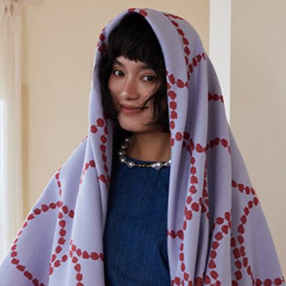 Wendbare Kuscheldecke mit Kreismuster und Quasten - image 13