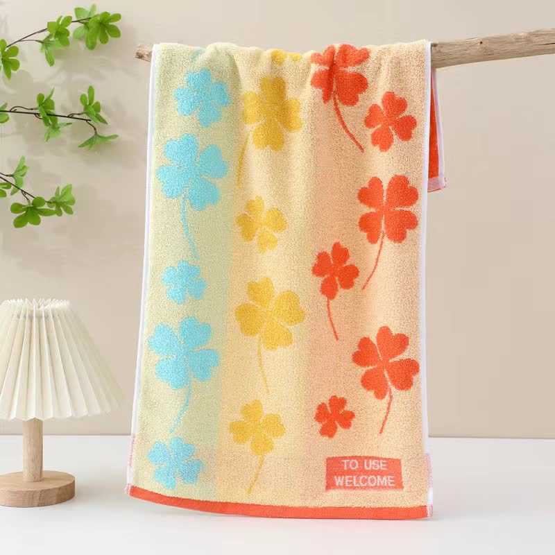 Vierblättriges Kleeblatt-Handtuch aus reiner Baumwolle (2 Stück) - Rot - 74cm x 34cm - image 3