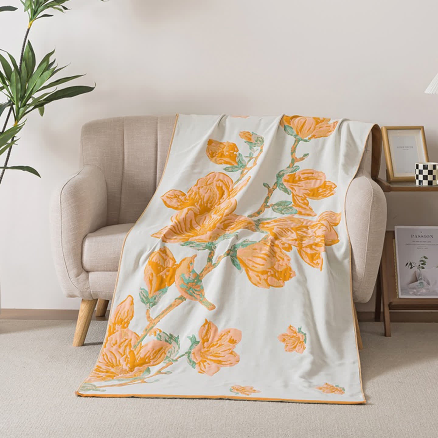 Luxuriöses Badetuch aus Baumwollgaze mit Blumen- und Vogelmotiven - Gelb - 90cm x 180cm - image 1