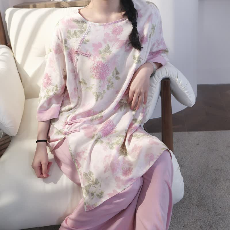 Elegantes Loungewear-Set im orientalischen Stil mit Chrysanthemenmotiv - image 1
