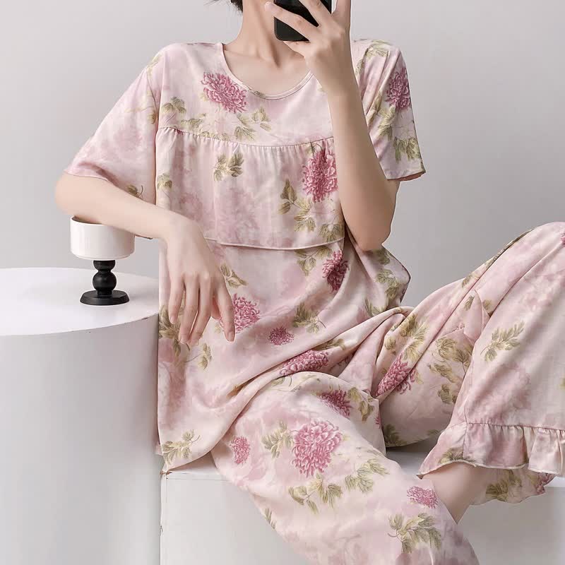 Rundhals-Pyjama-Set in Rosa mit Chrysanthemenmuster - image 3