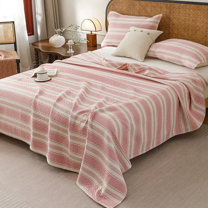 Minimalistische, gestreifte Steppdecke aus Baumwollgaze - Rosa - Steppdecke mit 2 Kissenhandtüchern - 230cm x 250cm - image 0