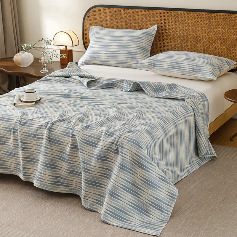 Gebogene Wellenförmige Steppdecke aus Baumwollgaze - Blau - Steppdecke mit 2 Kissenhandtüchern - 230cm x 250cm - image 4