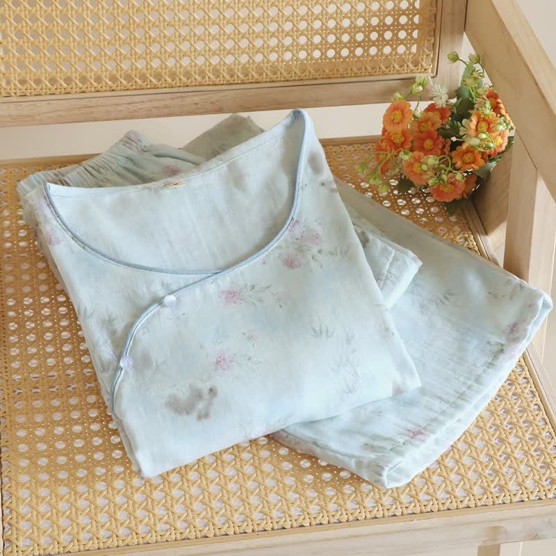 Elegantes Pyjama-Set aus Baumwollgaze mit Hasen- und Blumenmuster - image 1