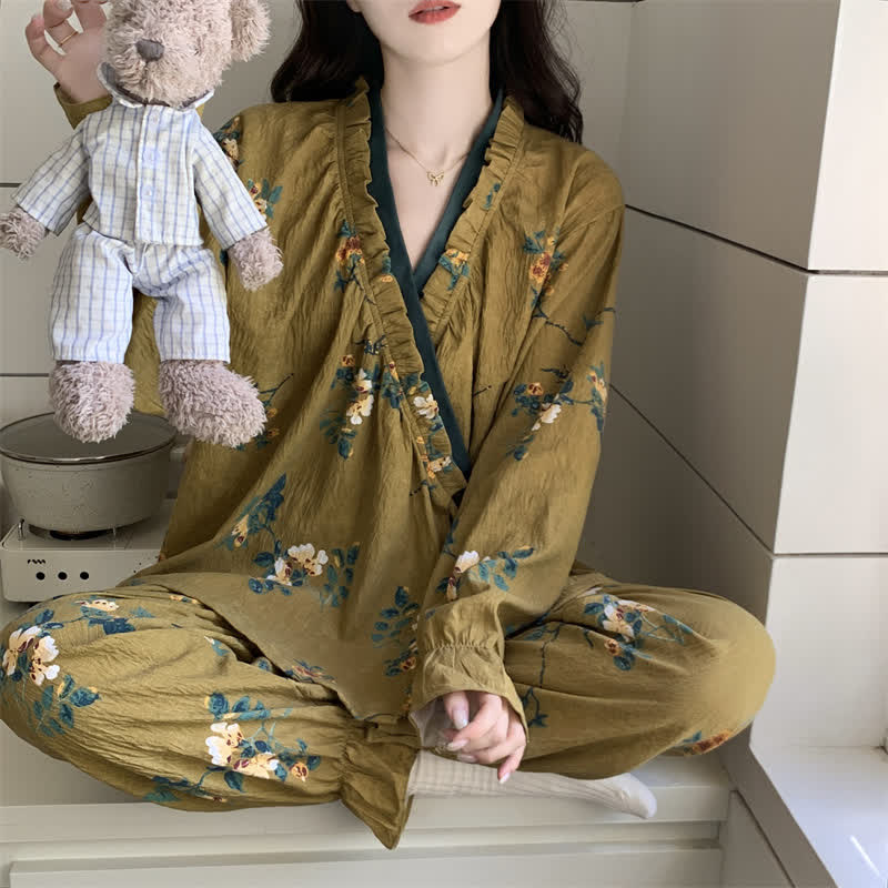 Grüner Pyjama-Set mit Rüschenkragen und Blumenmuster - image 1