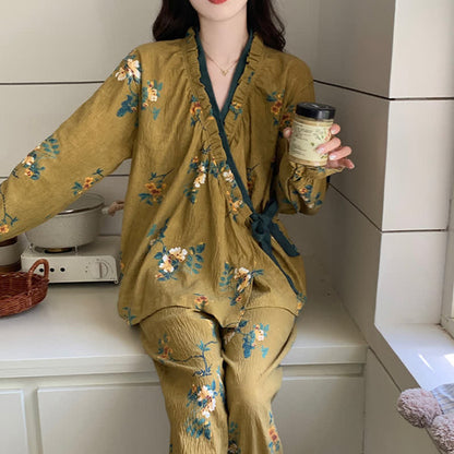 Grüner Pyjama-Set mit Rüschenkragen und Blumenmuster - image 2
