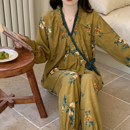 Grüner Pyjama-Set mit Rüschenkragen und Blumenmuster - image 3