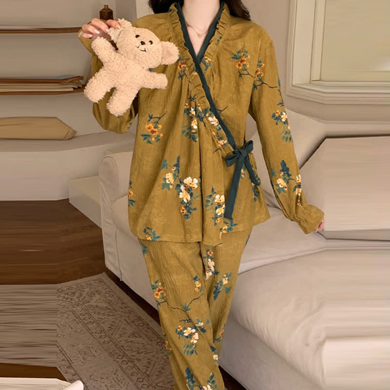 Grüner Pyjama-Set mit Rüschenkragen und Blumenmuster - image 5