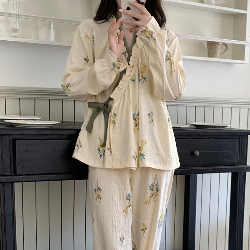 Pyjama-Set mit Rüschenkragen und botanischem Blumenmuster - image 2
