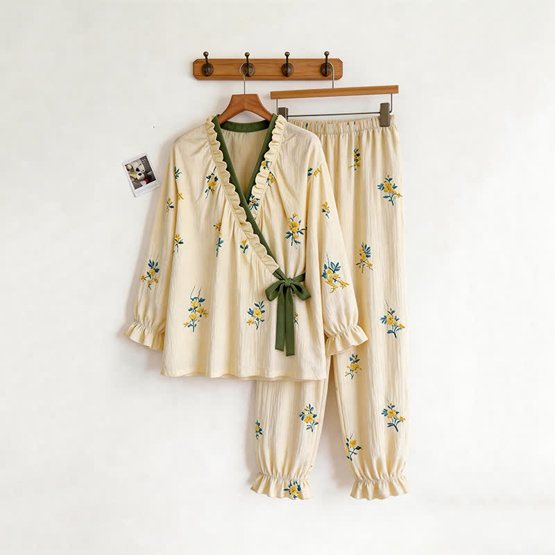 Pyjama-Set mit Rüschenkragen und botanischem Blumenmuster - image 3