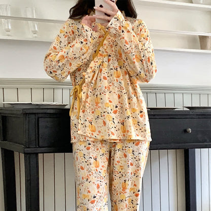 Gelber Pyjama-Set mit Rüschenkragen und Blumenmuster - image 4