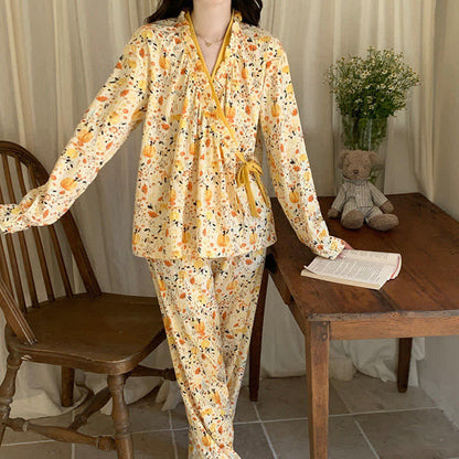 Gelber Pyjama-Set mit Rüschenkragen und Blumenmuster - image 5