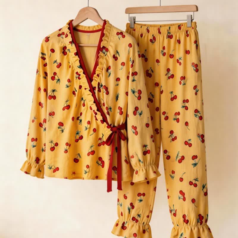 Pyjama-Set mit Rüschenkragen und Kirschmuster - image 3